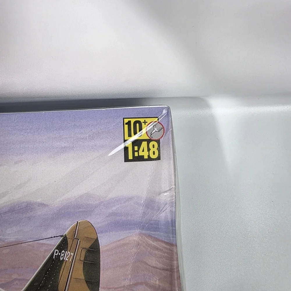 Revell Monogram 1/48 Scale Tiger Shark P-40B Model Kit Sealed * Box Issues